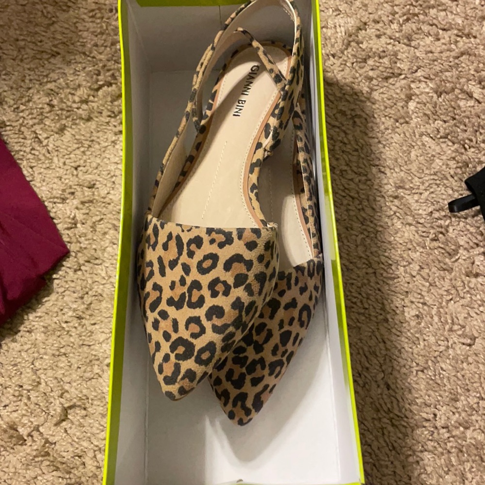 Women’s flats